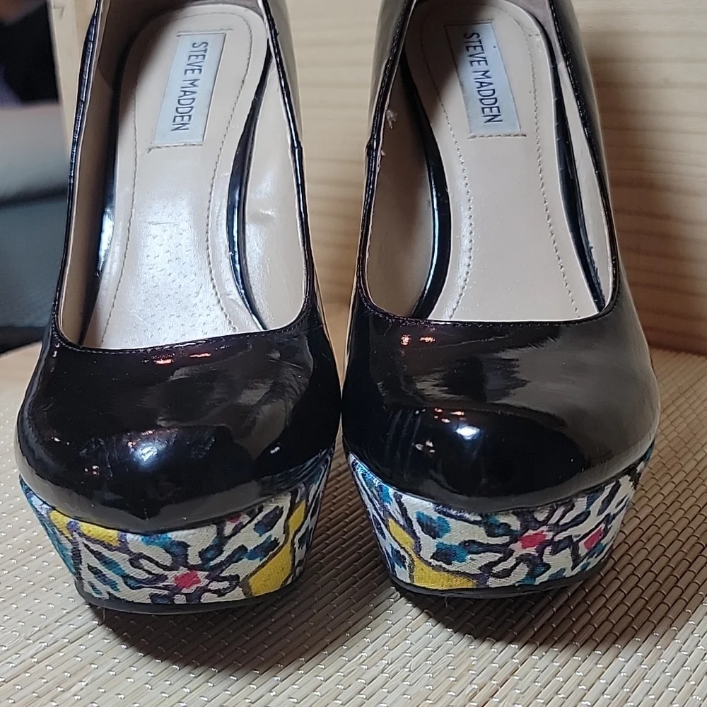 Steve Madden sz8.5 Gavon Black Patent and Multi Color Platform Wedge